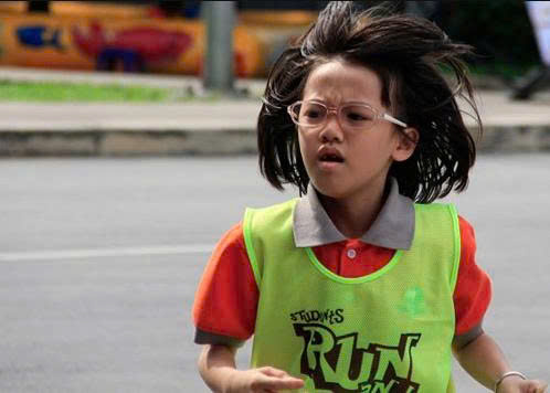 Học sinh hào hứng chạy bộ. Ảnh: Dương Tâm.